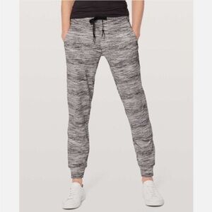 Lululemon “READY TO RULU” Black & White heathered Jogger Size 4, 29” LIKE NEW